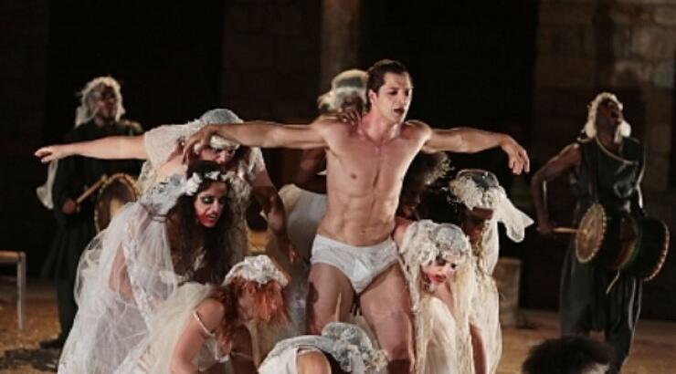 Σάκης Ρουβάς: Απαντά στις κριτικές για τις Βάκχες