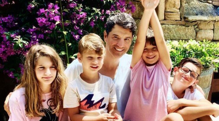 Σάκης Ρουβάς: Η δραστηριότητα με τα τέσσερα παιδιά του στο σπίτι εν μέσω 2ου lockdown! [βίντεο]