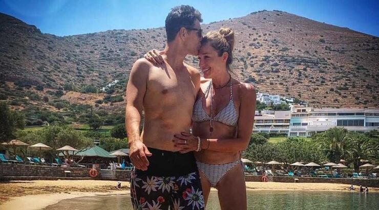 Ρουβάς – Ζυγούλη: Απολαμβάνουν το mojito τους ανέμελοι στην παραλία! [βίντεο]