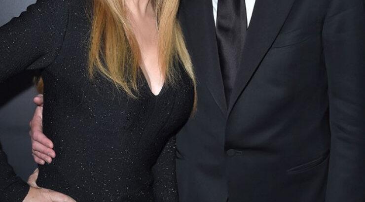 Δεν ξανάγινε: Η Mariah Carey βάζει φωτιά στο 250.000 νυφικό της και το γυρίζει και σε βίντεο