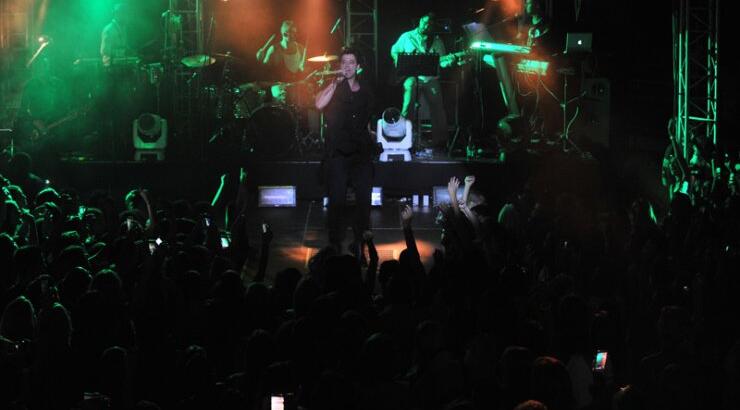 Παραλίγο ατύχημα για τον Σάκη Ρουβά στην εμφάνισή του στην Κύπρο