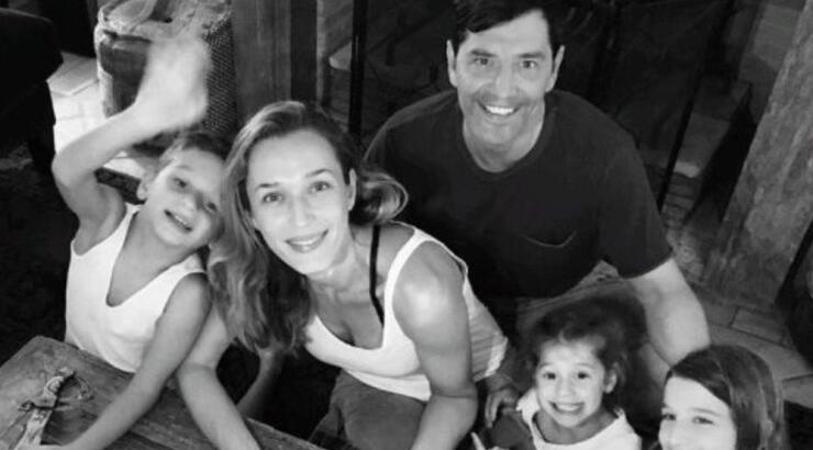 Ρουβάς - Ζυγούλη: Η οικογενειακή βραδινή βόλτα τους στο κέντρο της Αθήνας που λατρέψαμε [εικόνες]