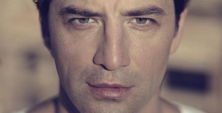 Κορίτσια, ο Σάκης... μαζί με το Νίνο