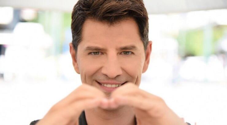 Η επώνυμη Κύπρια που θα βρεθεί δίπλα στο Σάκη Ρουβα στο επερχόμενο "MadWalk" στην Αθήνα 