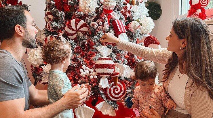 Σάκης Τανιμανίδης: Το τρυφερό βίντεο που προσπαθεί να κοιμίσει τις κόρες του με τραγούδι