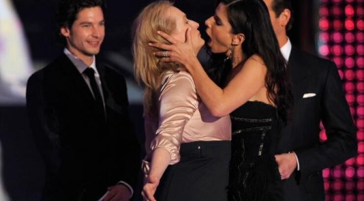 Γιατί η Σάντρα Μπούλοκ φίλησε στο στόμα τη Μέριλ Στριπ