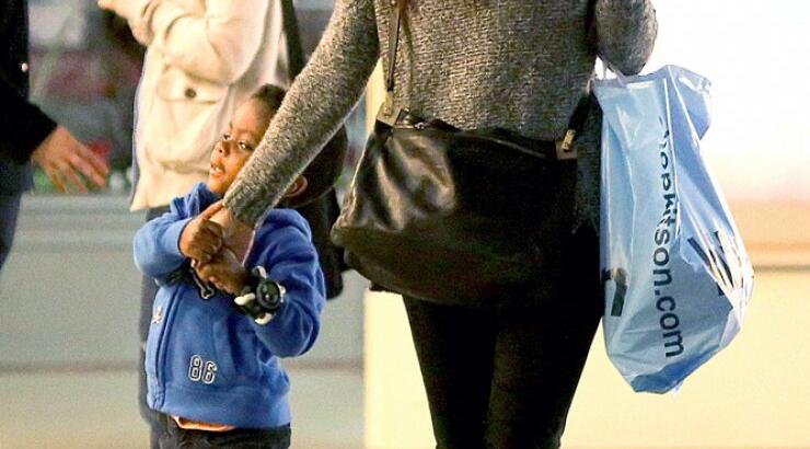 Sandra Bullock: Στον κινηματογράφο με το γιο της [φωτογραφίες]