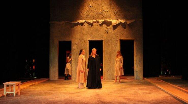 To Σατιρικό ανεβάζει "Φλαντρώ" του Παντελή Χορν