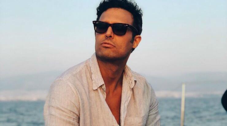 Αυτή είναι ίσως η πιο αξιολάτρευτη εικόνα του Σάββα Πούμπουρα αγκαλιά με την Κύνθια στην παραλία!