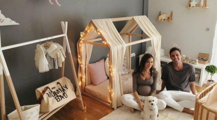 Πούμπουρας – Θεοχαρίδη: Τα πρώτα χριστουγεννιάτικα στολιδάκια για την κορούλα τους! 