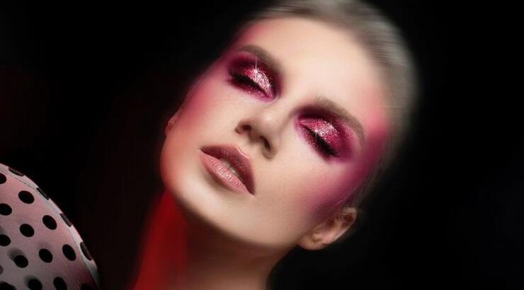 Η τάση της μονοχρωμίας μέσα από το look που δημιούργησε ο Σάββας Σάββα