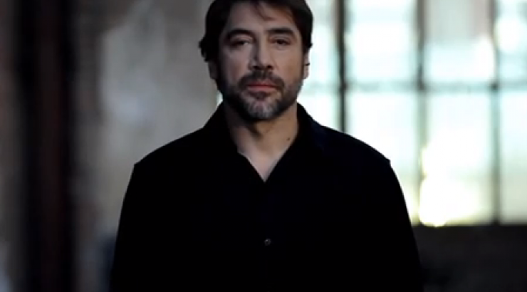 O Χαβιέ Μπαρδέμ μιλάει ελληνικά για καλό σκοπό!