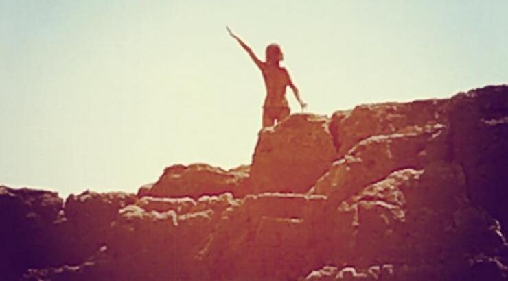 Ηθοποιός κυπριακής σειράς ξεκαθαρίζει εάν είναι ζευγάρι με γνωστό τραγουδιστή