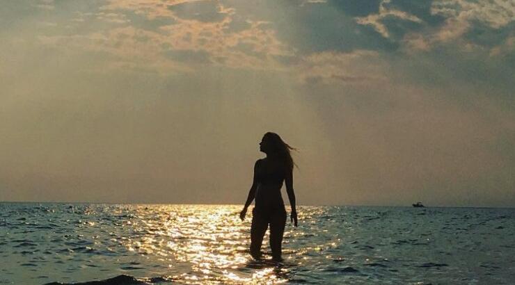 Ελληνίδα παρουσιάστρια μετρά ώρες για τη γέννηση του πρώτου της παιδιού