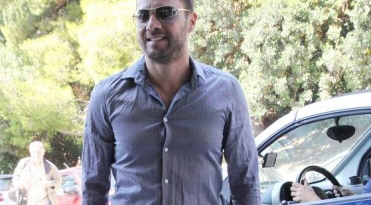 Ο Μέμος Μπεγνής καταγγέλλει ότι γνωστός ηθοποιός του έκλεψε την πιστωτική κάρτα!