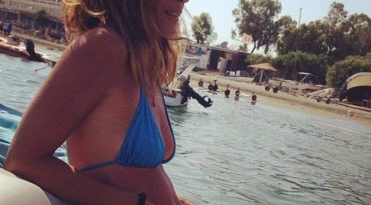 Ίτα Κόση: Δείτε την να κάνει θαλάσσιο σκι!