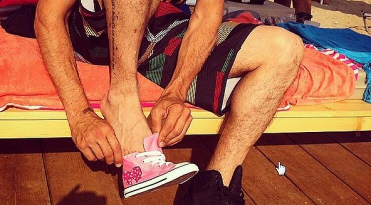 Έλληνας ηθοποιός παραδέχεται επιτέλους ότι είναι πατέρας ενός μικρού κοριτσιού