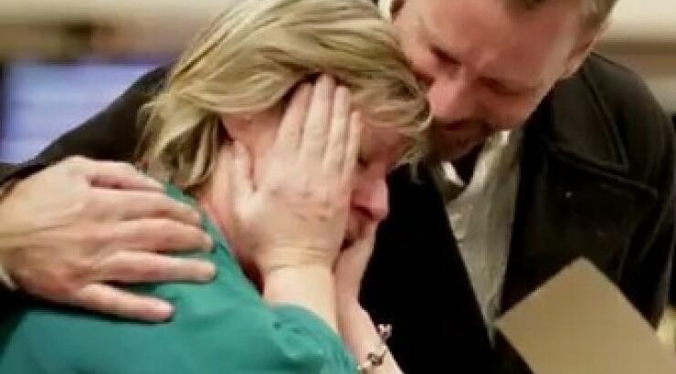 Το θαύμα των Χριστουγέννων: Πως μια αεροπορική εταιρεία έκανε τους επιβάτες της να βάλουν τα κλάματα