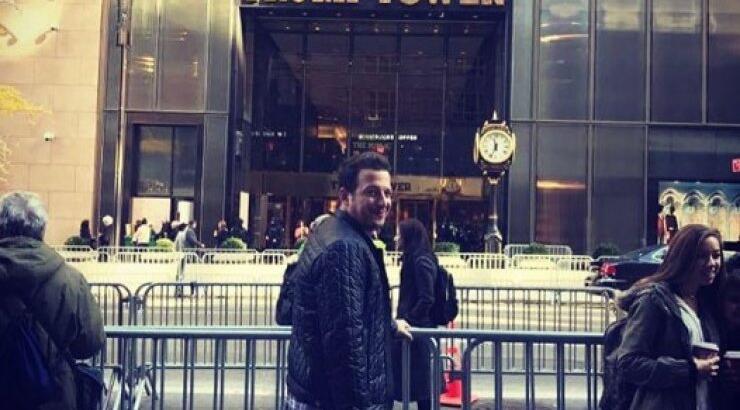 Απίστευτο! Ο Χρύσανθος Τσουρούλλης περιμένει τον Donald Trump έξω από τα γραφεία του 