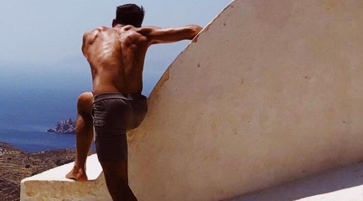 Επιτήδειος υποδυόταν γοητευτικό Έλληνα ηθοποιό και έκλεινε ραντεβού με ανήλικα κορίτσια