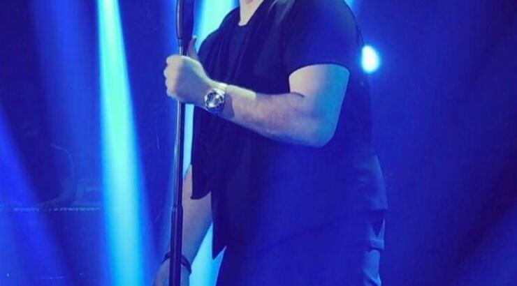 Το φιλί του Αντώνη Ρέμου σε επώνυμη Κύπρια