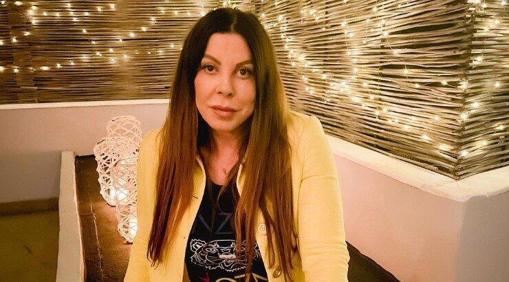 Άντζελα Δημητρίου: Ποζάρει με floral μπικίνι χειμωνιάτικα και εντυπωσιάζει τους followers της