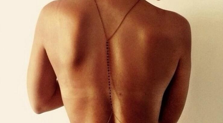 Kαυτή Κύπρια φωτογραφήθηκε ολόγυμνη για εβδομαδιαίο περιοδικό και μετά τους έκανε μήνυση