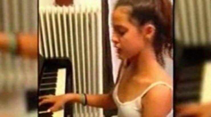 Η 11χρονη κόρη του Λιβιεράτου τραγουδάει μετά την συγκινητική συνέντευξη του