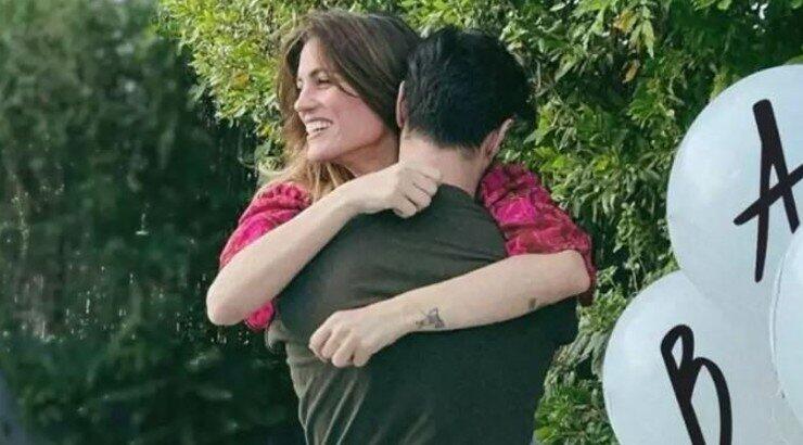 Μαίρη Συνατσάκη - Ίαν Στρατής: Μόλις έγιναν γονείς και αποκάλυψαν το φύλο του παιδιού τους [βίντεο]