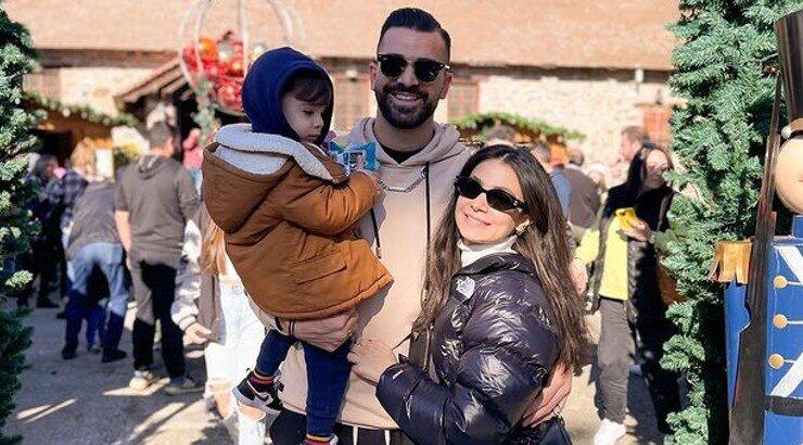 Bαλεντίνος Σιέλης - Φλωρεντία Σαββίδου: Αντάλλαξαν ένα τρυφερό φιλί κάτω από το γκι στην Κυπερούντα 