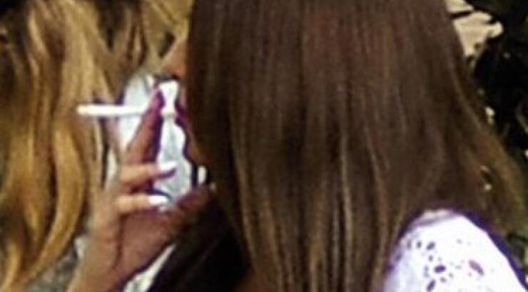 Αγγελική Ηλιάδη: Ο φωτογραφικός φακός την απαθανάτισε να καπνίζει ούσα 6 μηνών έγκυος! [εικόνες]