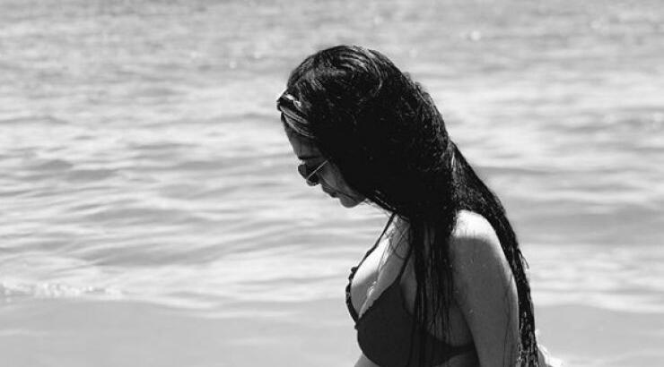 Άντρεα Κυριάκου: Δεν θα πιστεύετε τι έβαλε στη φουσκωμένη της κοιλίτσα! [βίντεο]