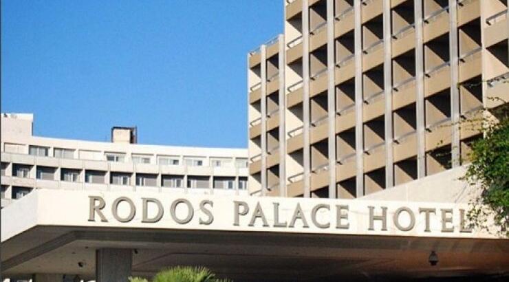 Ποιος είπε ότι χώρισαν; Διακοπές στη Ρόδο για το ζευγάρι της ελληνικής showbiz