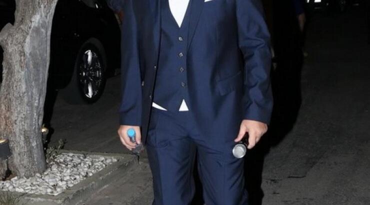 Αντώνης Ρέμος: Έπαιξε πόκερ, έχασε και έβγαλε το παντελόνι του on camera [βίντεο]