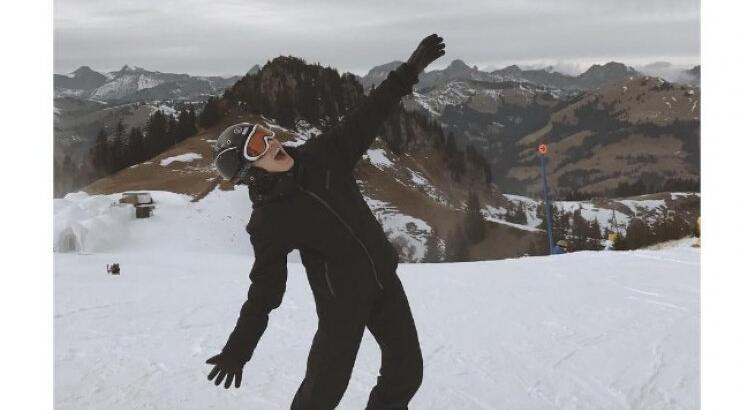 Οι διακοπές εκπροσώπου της ελληνικής showbiz στο κοσμοπολίτικο Γκστάαντ της Ελβετίας