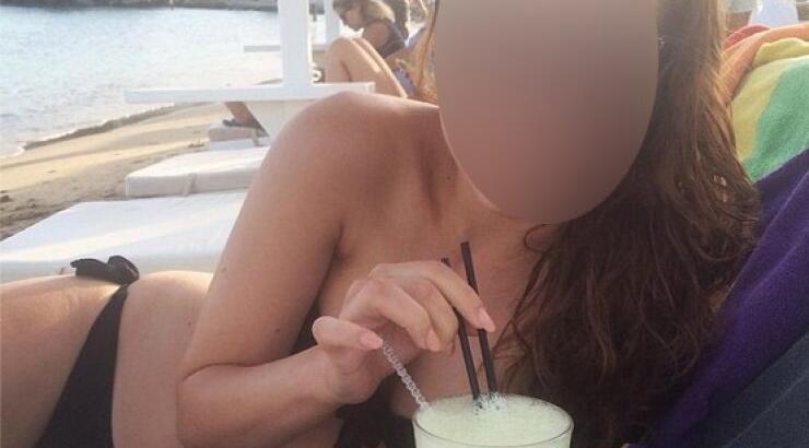 Νεαρή Κύπρια τραγουδίστρια: Δείτε την με μαγιό στις καλοκαιρινές της διακοπές