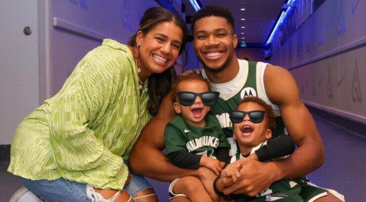 Γιάννης Αντετοκούνμπο: Θα γίνει μπαμπάς για 3η φορά - Η ανακοίνωση μαζί με τη σύζυγο και τα παιδιά τους