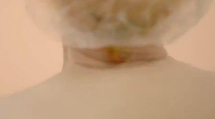 Ποια διάσημη κάνει σπάνια μπάνιο; [βίντεο]