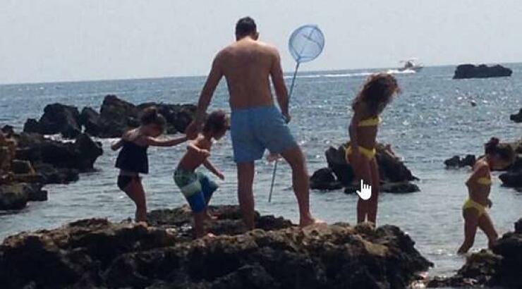 Ο Νικόλας Παπαδόπουλος... ψαρεύει