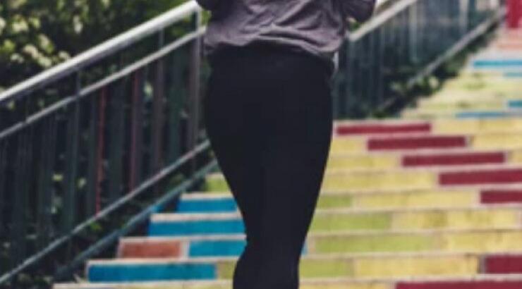 Άσκηση στο σπίτι! Πώς να γυμναστείτε στη σκάλα σας!