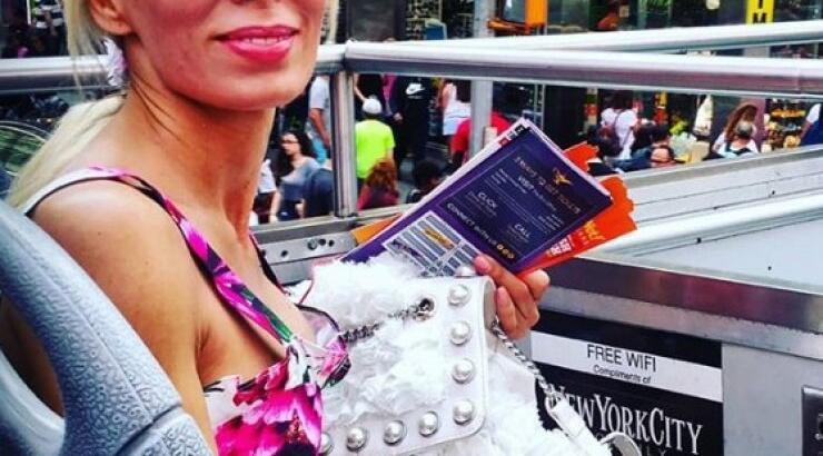 Υπέροχες! Δείτε τη Βαλεντίνα Τσίγκη στη Νέα Υόρκη να ποζάρει με την κόρη της φορώντας το ίδιο φόρεμα!