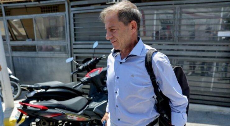 Χαμός με τον Κύπριο χορευτή που σήκωσε πανό στη σκηνή κατά του Δημήτρη Λιγνάδη [εικόνα]