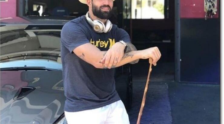 Δημήτρης Αλεξάνδρου: Δείτε τον μαζί με την αγαπημένη του στα σοκάκια της Μυκόνου