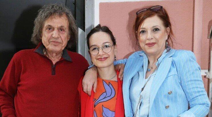 Ράντου - Παπακωνσταντίνου: Ποζάρουν με την κόρη τους σε έξοδό τους στην Ολλανδία [εικόνα]