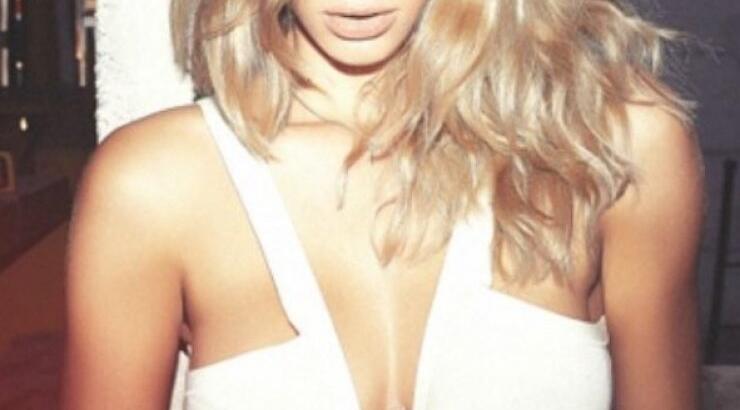 Δείτε την ολόγυμνη φωτογραφία της Ρίας Αντωνίου για ανδρικό ιταλικό περιοδικό