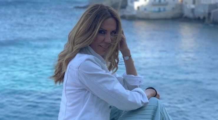 Στέλλα Γεωργιάδου: Πόζαρε topless με φόντο την πανσέληνο η Κύπρια τραγουδίστρια