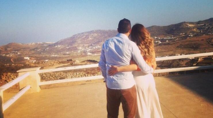 Ανεβαίνει τα σκαλιά της εκκλησίας ζευγάρι της κυπριακής showbiz