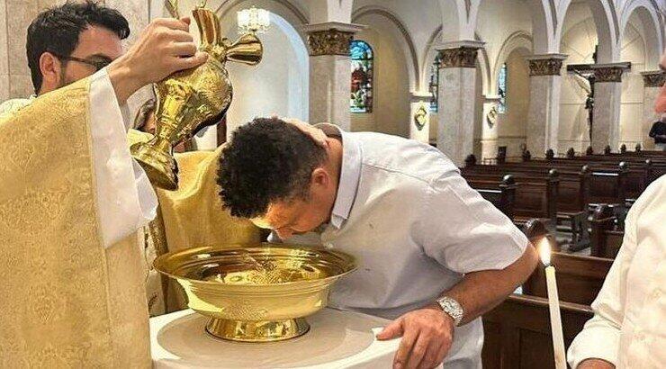 Ρονάλντο: Βαφτίστηκε Χριστιανός - Οι εικόνες από τη βάφτιση του