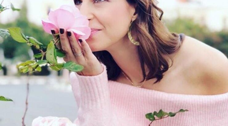 Κωνσταντίνα Ευριπίδου: Βρήκαμε το girly πουλόβερ που φόρεσε στην εκπομπή της