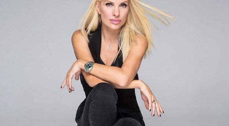 Η Ελένη Μενεγάκη σου δείχνει πως μπορείς να φορέσεις ένα ανοιξιάτικο φόρεμα αύτη τη περίοδο